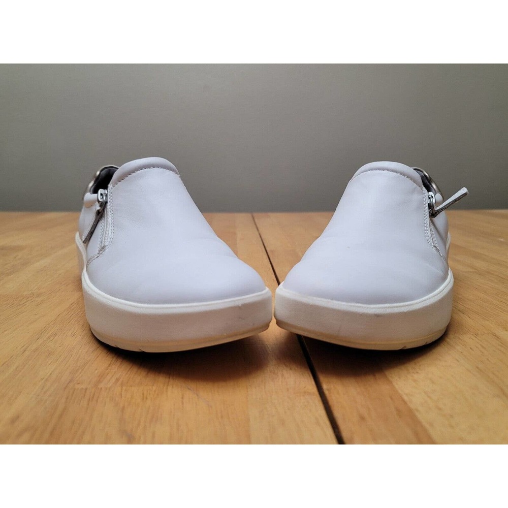 Clarks Womens Layton collection Step Sneaker white Size 7.5 slip-on